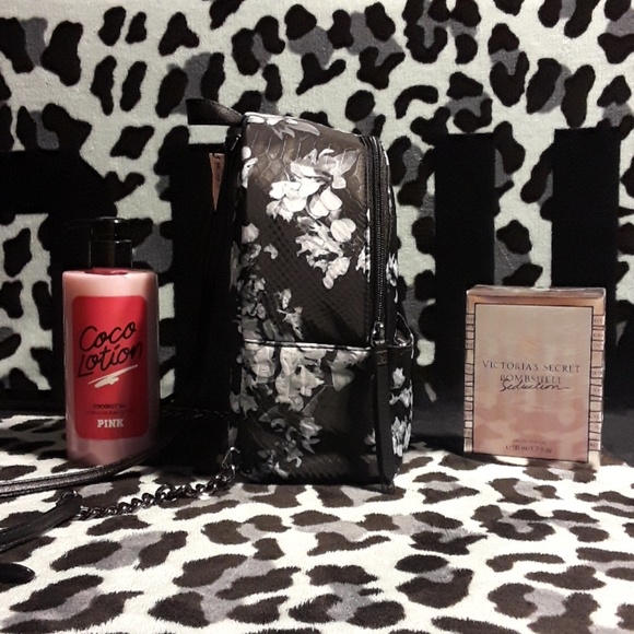 NWT Pebbled V-Quilt Small City Backpack - Picture 4 of 6